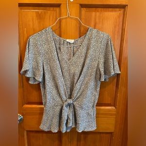 Tie shirt with black and white pattern